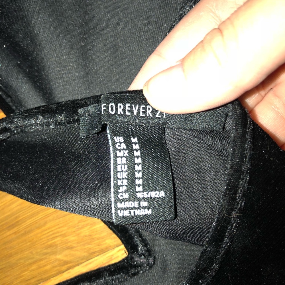 Crop top - Picture 3 of 3